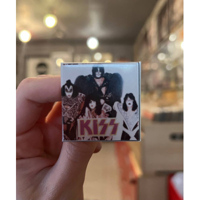 Значок KISS 