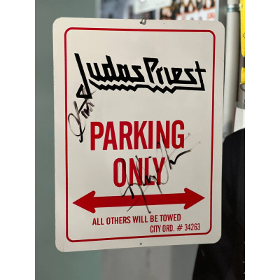 Железная табличка винтаж Judas Priest (parking only) - с американского тура. Продукция с оригинальными автографами Glenn Tipton и Scott Travis